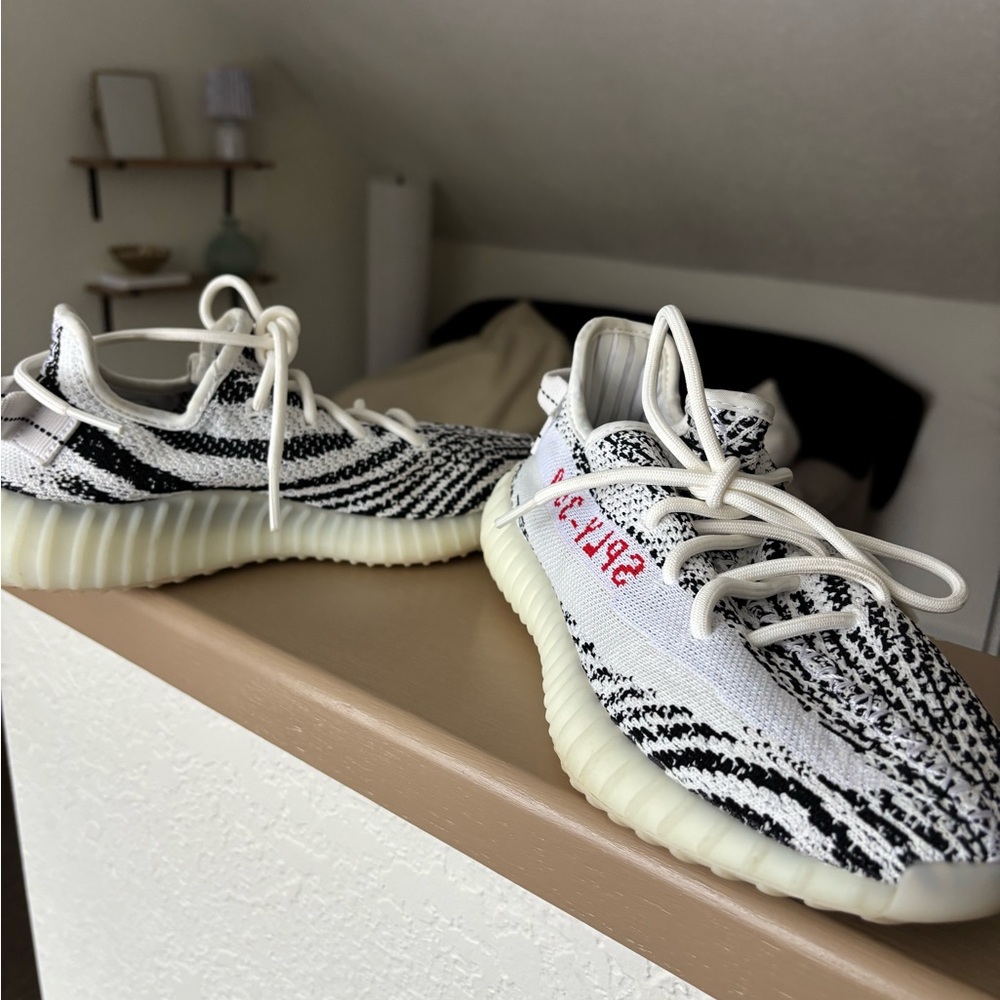adidas Yeezy Boost 350 V2 Zebra - Picture 4 of 6
